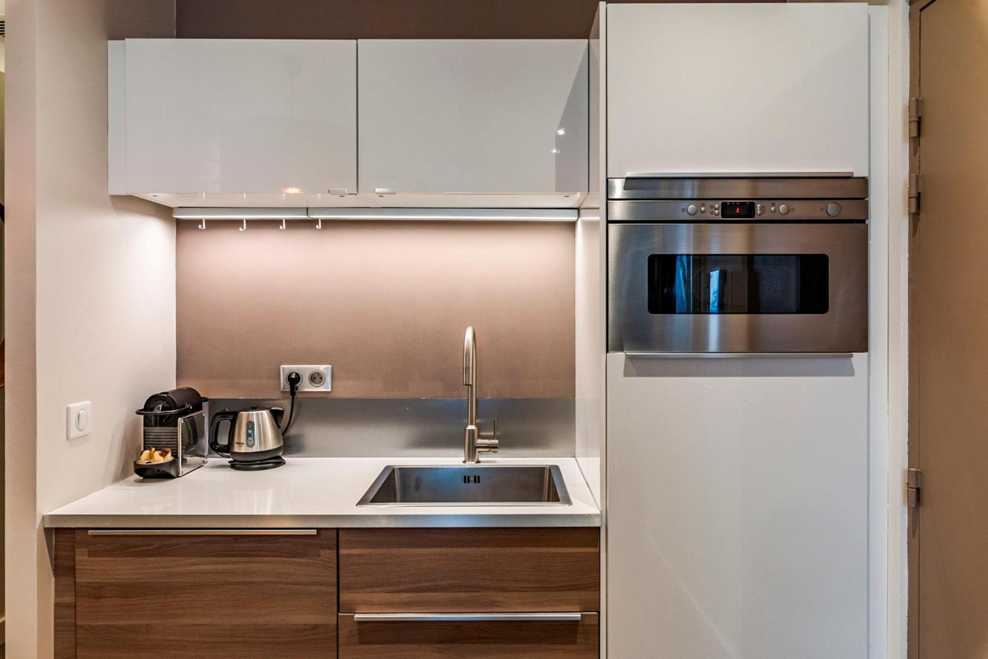 Luxury Family 2Br - Prime Location, Walk To Beach & Shopping, Sunny Balcony - Totolulu Cannes Hoche Zewnętrze zdjęcie