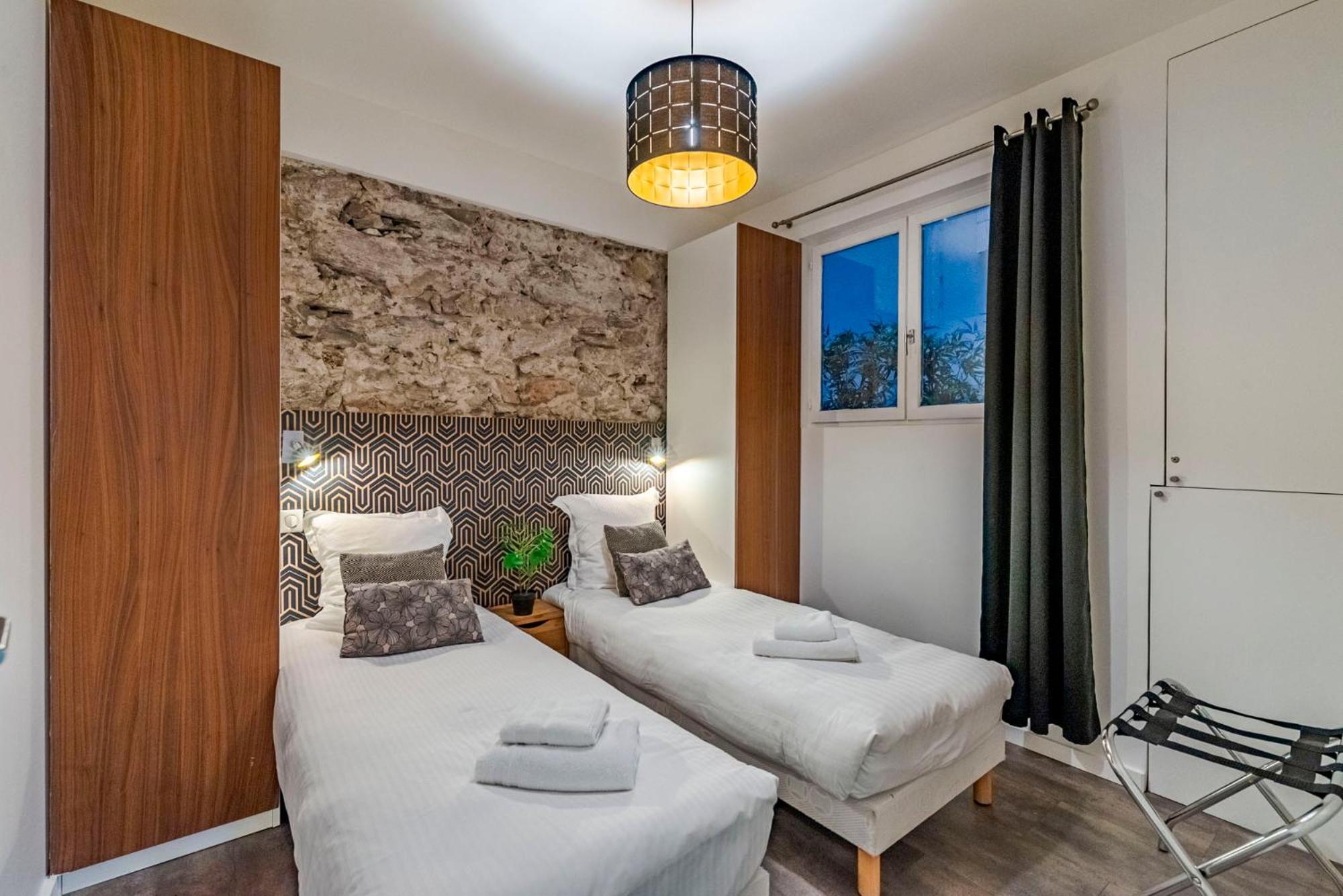 Luxury Family 2Br - Prime Location, Walk To Beach & Shopping, Sunny Balcony - Totolulu Cannes Hoche Zewnętrze zdjęcie