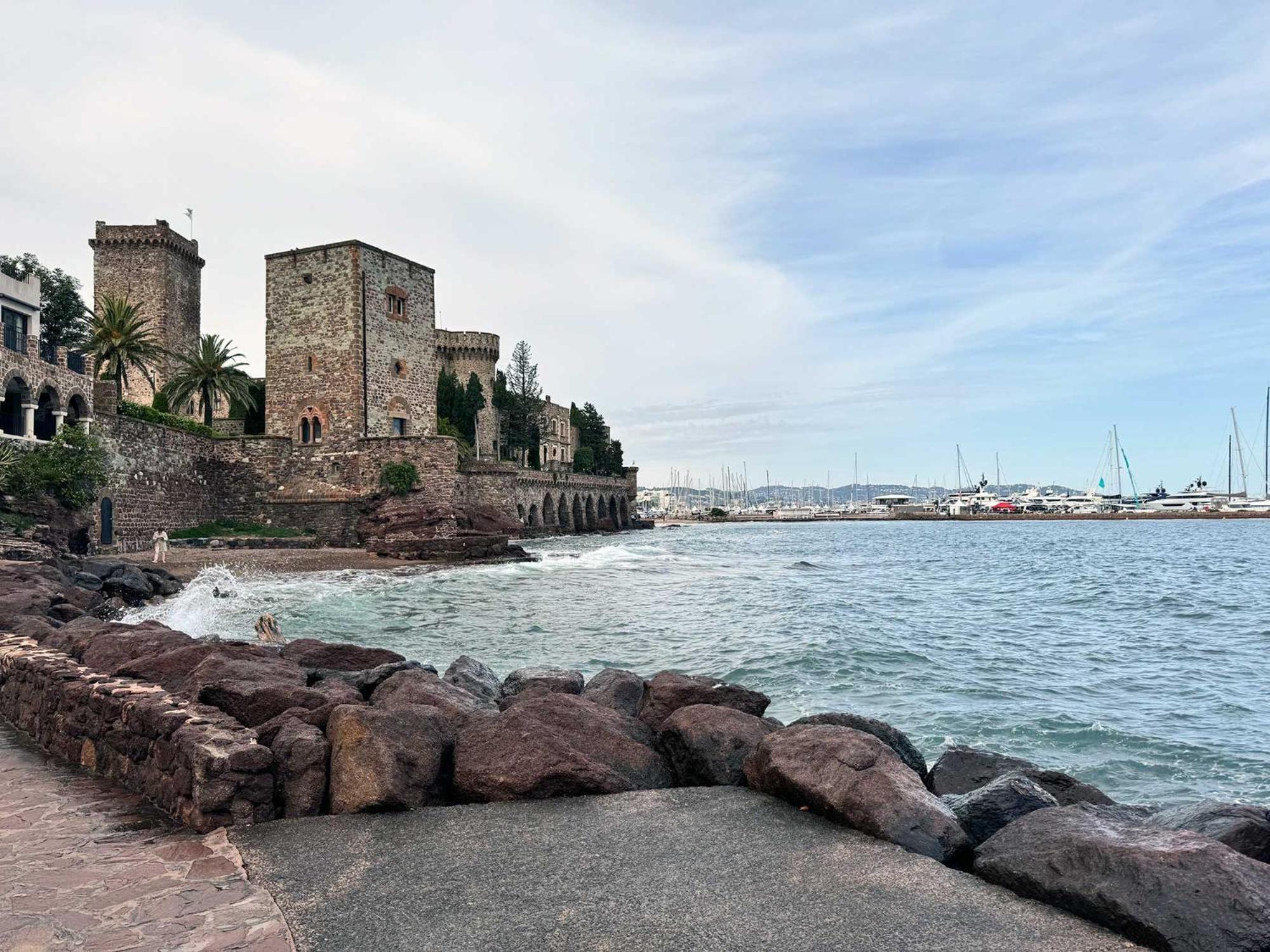 Luxury Family 2Br - Prime Location, Walk To Beach & Shopping, Sunny Balcony - Totolulu Cannes Hoche Zewnętrze zdjęcie