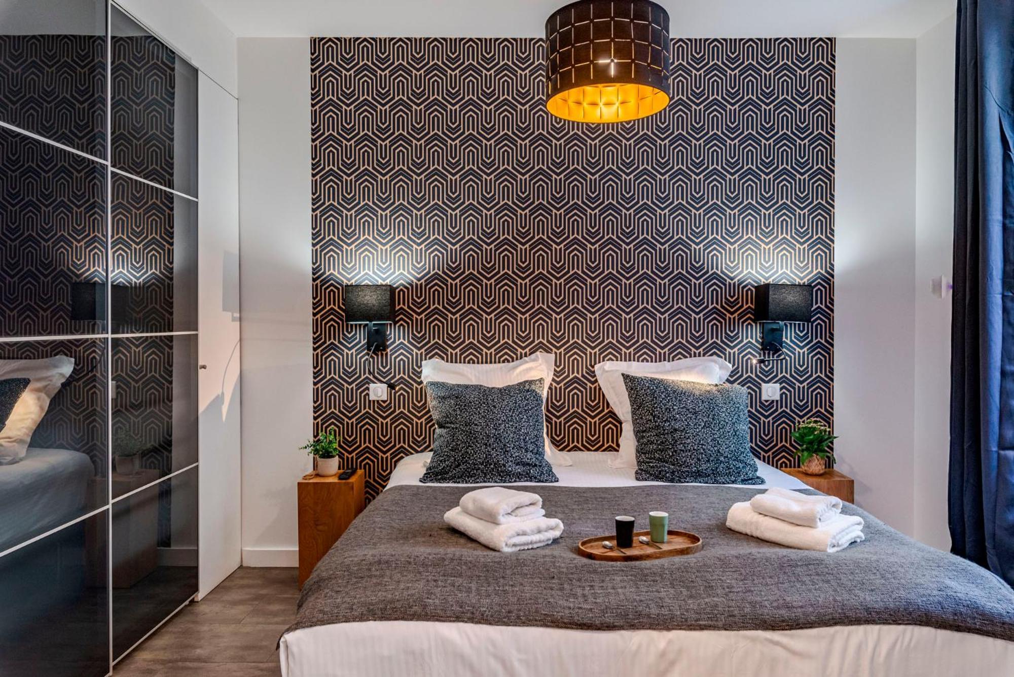 Luxury Family 2Br - Prime Location, Walk To Beach & Shopping, Sunny Balcony - Totolulu Cannes Hoche Zewnętrze zdjęcie
