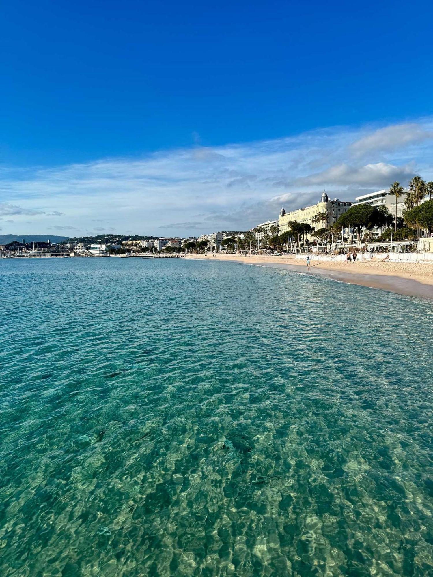 Luxury Family 2Br - Prime Location, Walk To Beach & Shopping, Sunny Balcony - Totolulu Cannes Hoche Zewnętrze zdjęcie